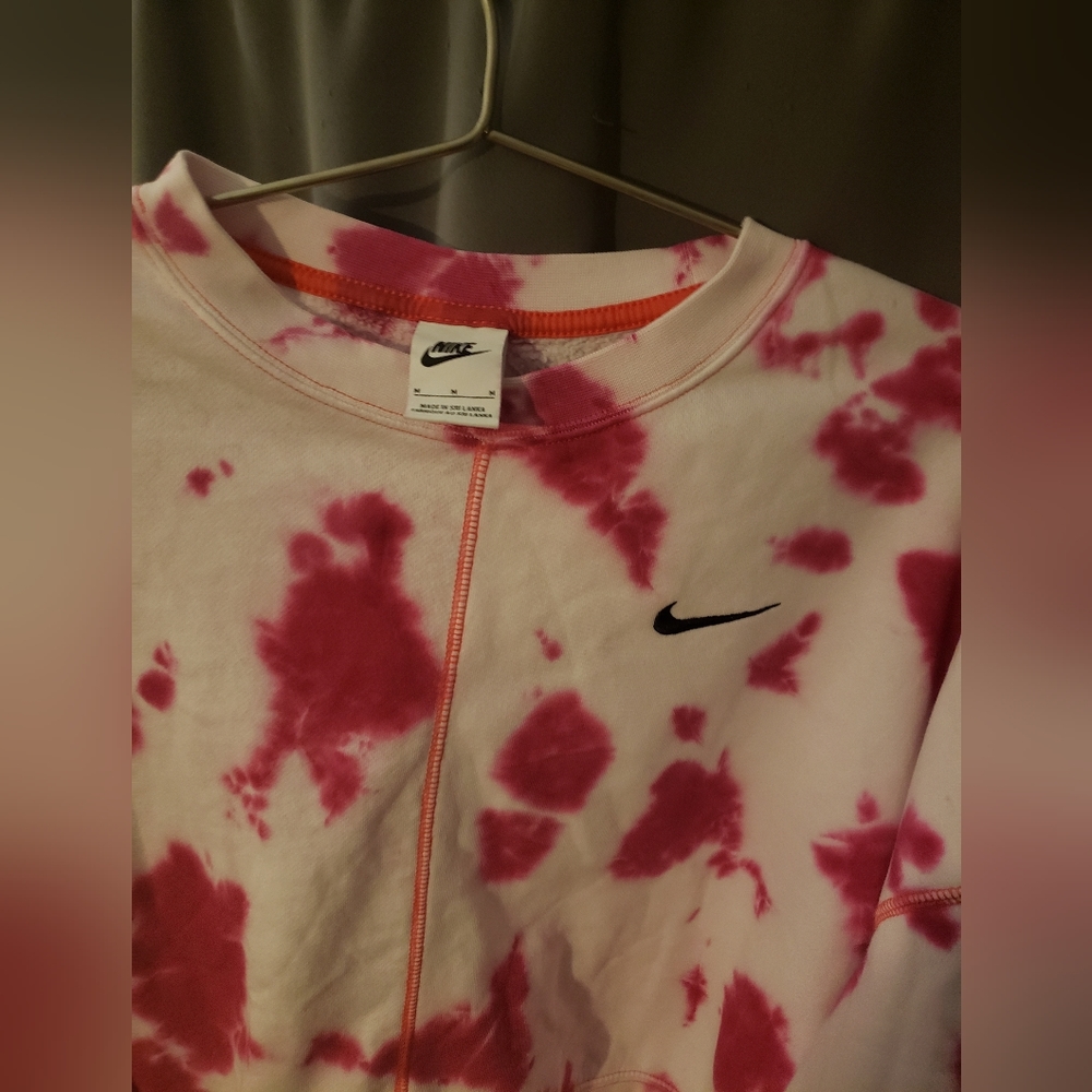 Nike pull over size hoodie size M pink tye dye (runs large!)